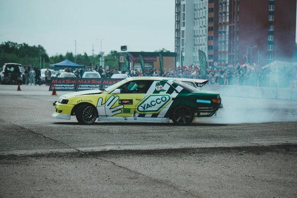 What are the notable differences between UK and EU vehicle safety regulations?