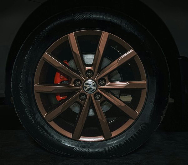 What are the best strategies for negotiating a vehicle price in the UK?